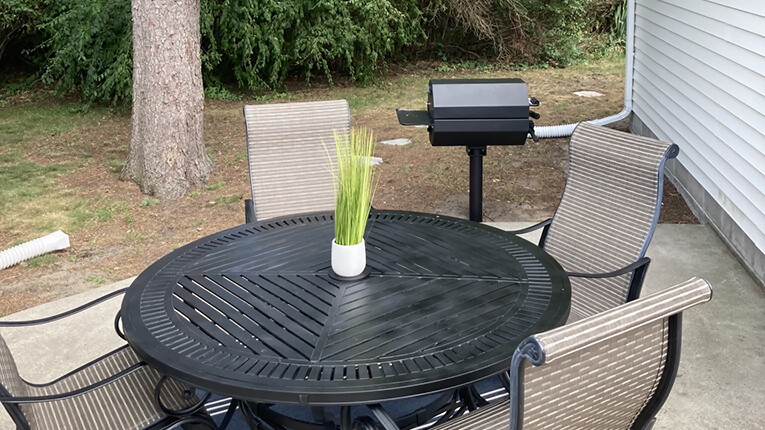 Outdoor patio at at Crow's Nest Cabin. Outdoor patio at at Crow's Nest Cabin.