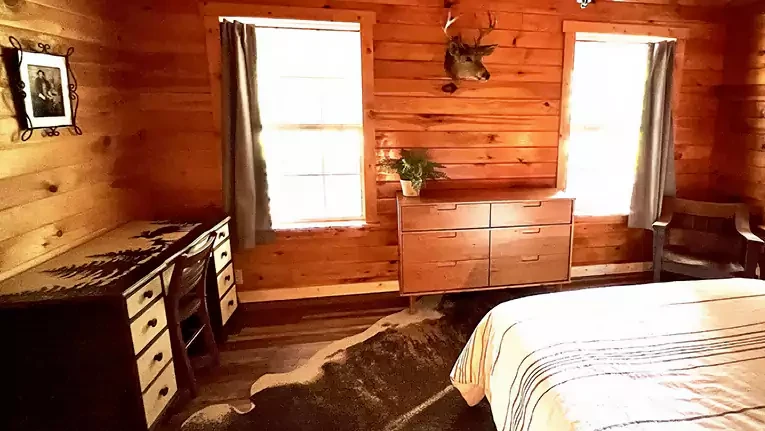Bedrooom - Moose Knuckle Cabin - Manistee Michigan