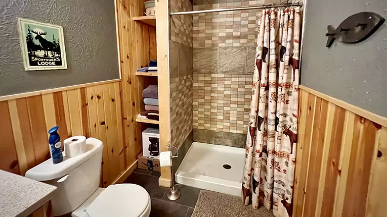 Bathroom - Wolf Lake Lodge Rental Cabin